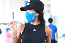 吉克隽逸真够放得开，穿健美装走机场显丰满，“莲藕腿”太招摇图片