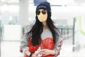 39岁范冰冰穿红纱裙现身，手戴豪华红宝石戒指，富态十足太吸睛图片