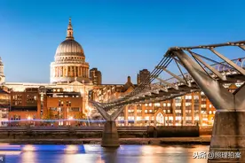 外国人有多傻？相信5G信号传播病毒，看看他们的教育，你就明白了图片