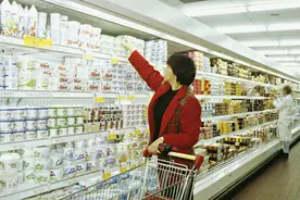 喝酸奶时，当看到酸奶盒上没有“这个标注”，那就说明这是假酸奶图片