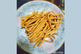 街边6元一斤的馓子宅在家也能做，简单4步，松酥香脆，美味可口图片