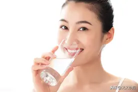 无论男人女人，这三个时间段尽量别喝水，看完告诉你的亲人朋友图片