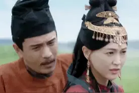 4.9分！骑假马，唐嫣37岁演傻白甜，今年最大投资古装剧扑街图片