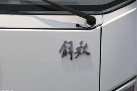 东方红牌拖拉机，解放东风牌汽车，你知道多少有明显时代特征品牌图片