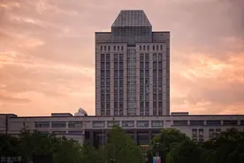 江南大学“7人间”宿舍引争议，学生不满：私人物品如何处置？图片