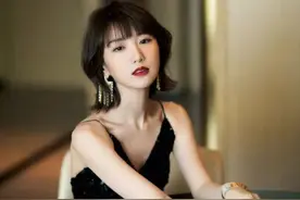 小圆眼毛晓彤，原来是这么化出女人味的图片