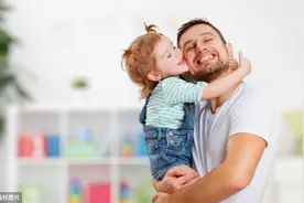 父亲的五个坏习惯，影响孩子的成长，爸爸要注意图片