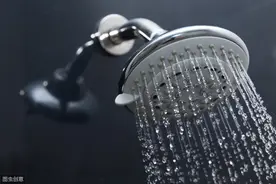 水压太弱洗澡不过瘾！据说能模仿下雨的「增压花洒」，双倍节水图片