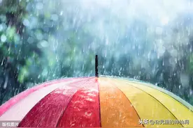教育闲聊之雨季到了，熊孩子总是喜欢踩水冒雨骑行怎么办？图片