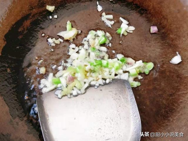 天冷了，家人最爱这道低脂汤，好喝不油腻，热热乎乎的，喝着舒服