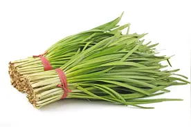 保存韭菜有诀窍，不要直接扔冰箱，教你3招，菜叶新鲜不发黄图片