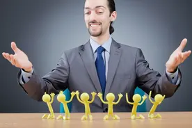 领导说“你太善良了”，什么意思？不要因为领导言语，自我束缚图片