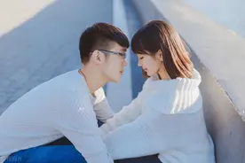 情感解读：当你暗恋一个人的时候，对方会有感应吗？图片