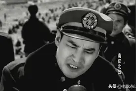 52版《南征北战》用的是真枪真子弹？导演缘何被炸伤？真相解密图片