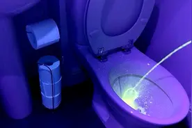 男性用什么姿势尿尿最卫生？颠覆认知图片