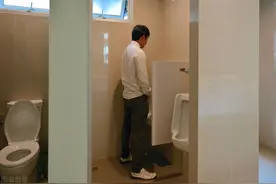 尿多不是小事，一晚尿几次算正常？专家：超过两次，考虑是夜尿症图片