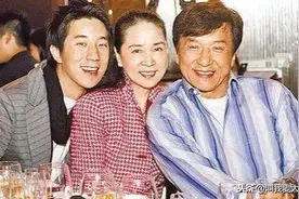 同样是未婚先孕，年轻貌美的“亚姐”吴绮莉，哪里不如林凤娇？图片
