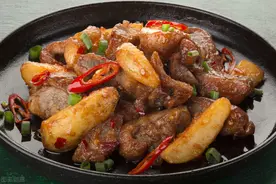 怎样炒鱼片不碎，猪，鸡和牛肉嫩而不柴？教你正确做法，快收藏吧图片
