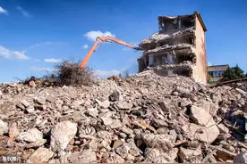 房子出租了60年，拆迁时应该补偿租客还是补偿房主？图片