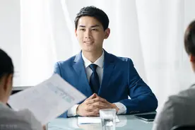 面试官：“禾”字加一笔是什么字？学霸答不上，内向小伙机智作答图片