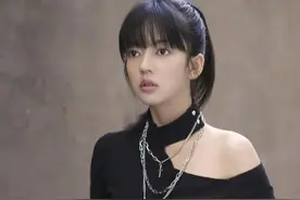 26岁女星晒账单，杏仁奶近800火腿5千多，零食奢华到吓人？图片