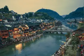 中国最美丽的小城，湘西边城凤凰古城图片