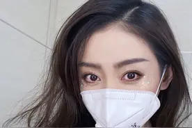 张天爱戴口罩真美，晒自拍美照慰问粉丝，喊话内容尽显高情商图片