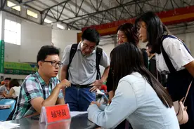 大学辅导员和老师的区别图片