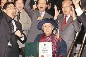 袁苏妹一生只会写5个字，做清洁工44年，82岁被授予院士称号图片