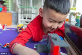 5岁的孩子每天和“假想同伴”一起玩，是孩子太孤单了吗？图片