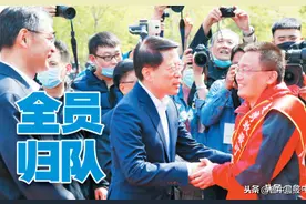 向逆行者致敬|夹道欢迎表敬意 共庆英雄无恙归图片