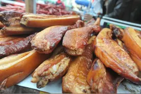 炒腊肉时，记住“2放2不放”，肉质更香，炒菜入味好吃图片
