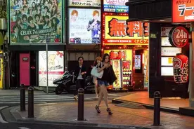 日本“第一牛郎”的生活，月入千万，曾有客人一晚豪掷3000千万图片