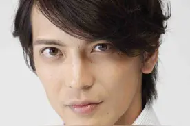 日本男星洼寺昭上吊自杀，终年43岁，曾演真人版《美少女战士》图片