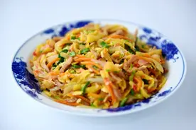 粉条一炒就成团？厨师长教你小技巧，粉条不成坨不糊锅，鲜香入味图片
