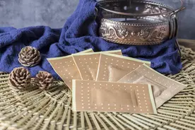 膏药味道太上头？了解一下穴位磁疗贴图片