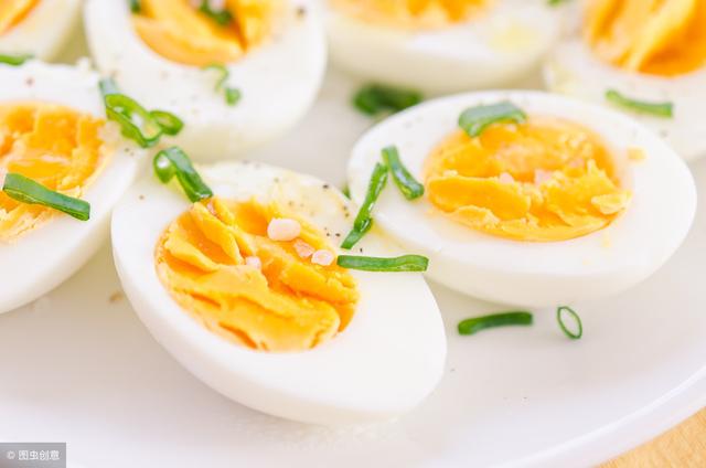 鍚冨铔嬬櫧璐ㄤ細璁╀綘鐦︾殑鏇村揩锛佹瘡澶╁潥鎸佸悆鍒拌繖涓噺锛屾洿鏄撻檷浣撻噸