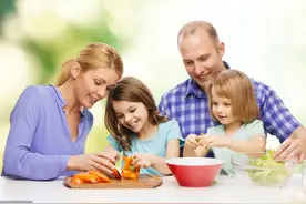 五一小长假来了，休闲娱乐不忘碎片化学习，节日相关亲子英文场景图片