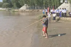 从下黄河以身试险，到自费进校送溺水感知课，他把“阻泳”当一生的事业追寻……图片