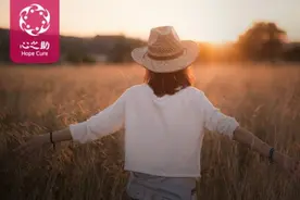 把男人骂得狗血喷头，让李诞低头，惹张雨绮狂赞，她凭啥这么狠？图片