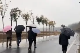 河南原阳一家6口遇害案：亲属坚守黄河边等待失联女孩下落图片