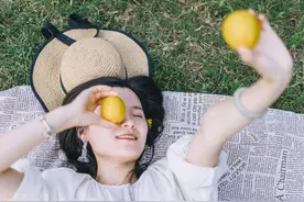 故事：邻家弟弟是19岁的美男，一天他来告白，说我们适合做对象图片