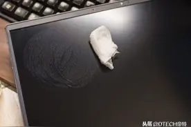 如何正确清洁笔记本屏幕？手把手教你一个方法，一个月不落灰尘图片