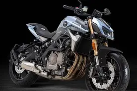 钱江QJMOTOR 750双缸拉力车曝光！网友：贝纳利果然不是亲儿子图片