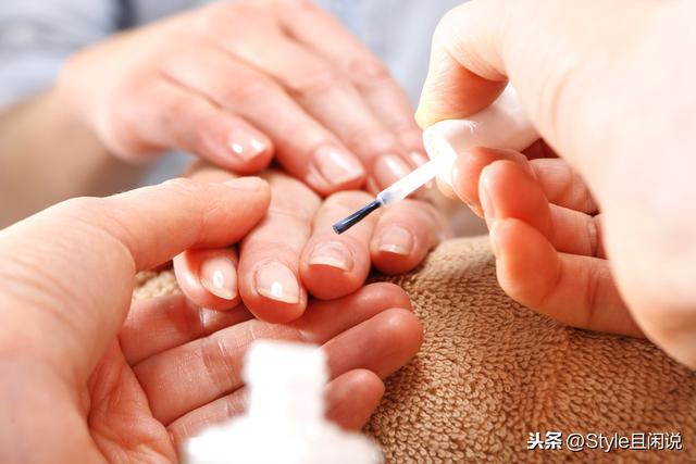 指甲上死皮太多怎么办