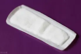 卫生巾包装袋上的英文标识与外国材质，凸显了国人的文化不自信图片