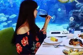 石家庄最美餐厅开始摆“地摊”？毛绒玩具任性送！老板“傻”了？图片