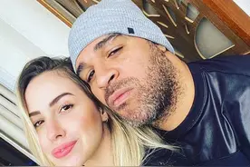 阿德里亚诺被真爱拯救！未婚妻比他小16岁，堕落“国王”就此爬出谷底？图片