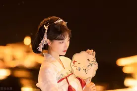 故事：我十里红妆嫁去王府那天，街头一女子穿红衣，拦住了喜轿图片