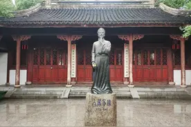 宣化上人：香山居士白居易（劝君莫打枝头鸟，子在巢中望母归。）图片